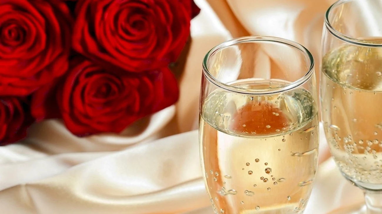 8 Марта шампанское. Поздравление с годовщиной свадьбы