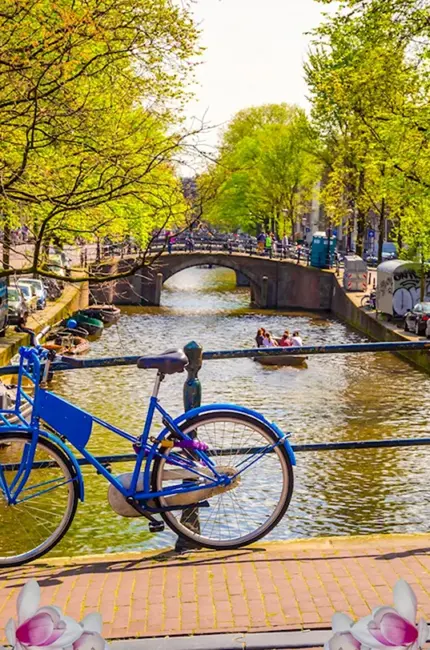 Амстердам город в Нидерландах парк Тиволи. Картинка