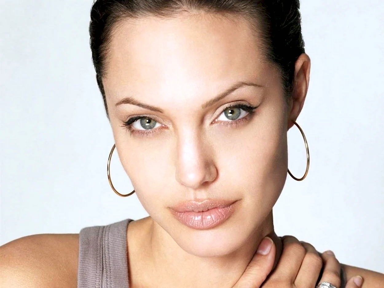 Анджелина Джоли глаза. Красивая девушка