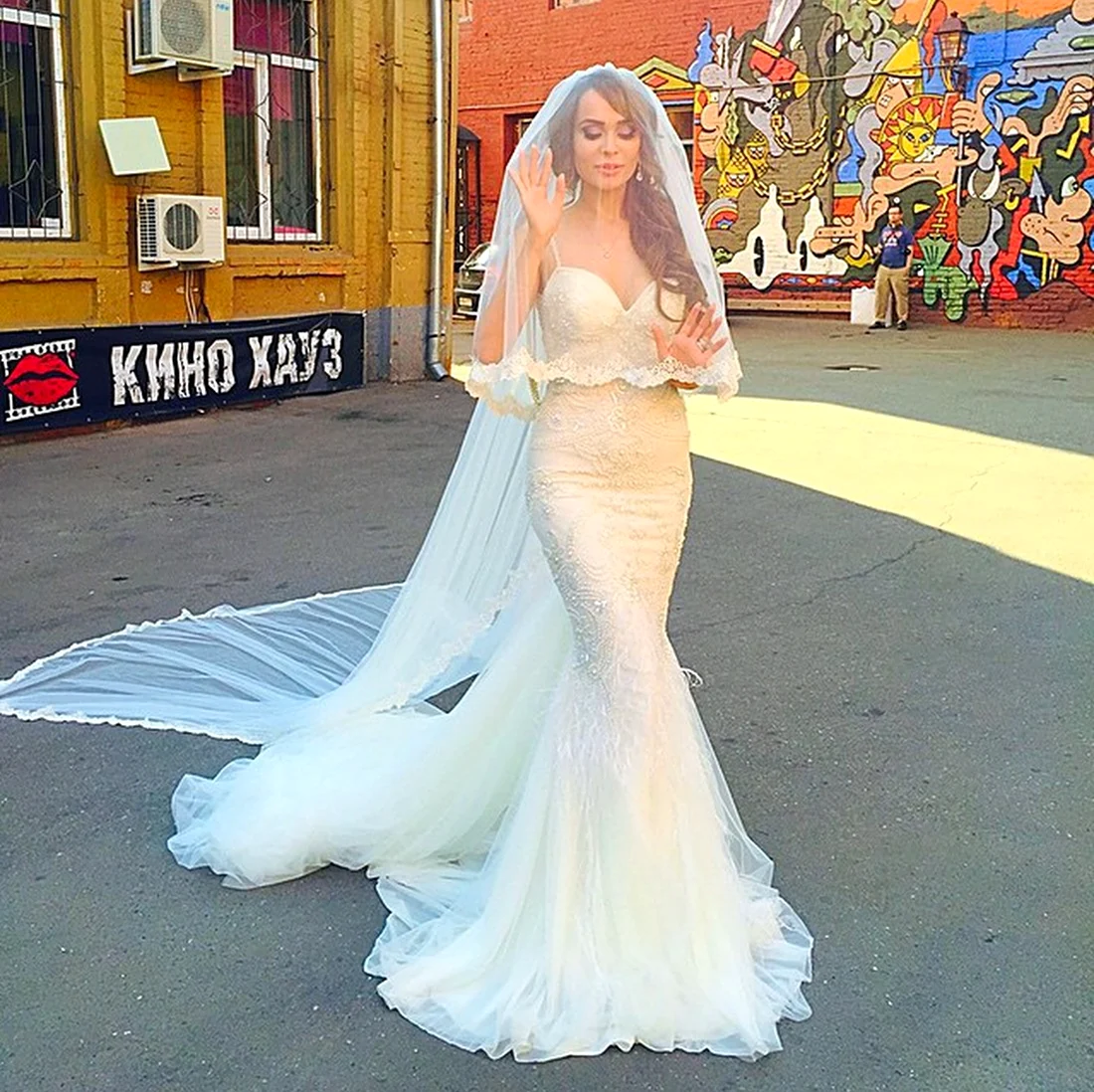Анна Калашникова в свадебном платье. Знаменитость