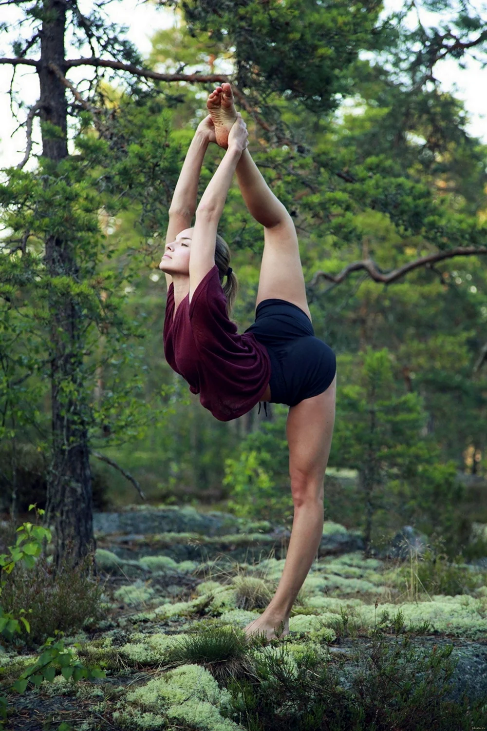 Анна Маркова йога. Красивая девушка