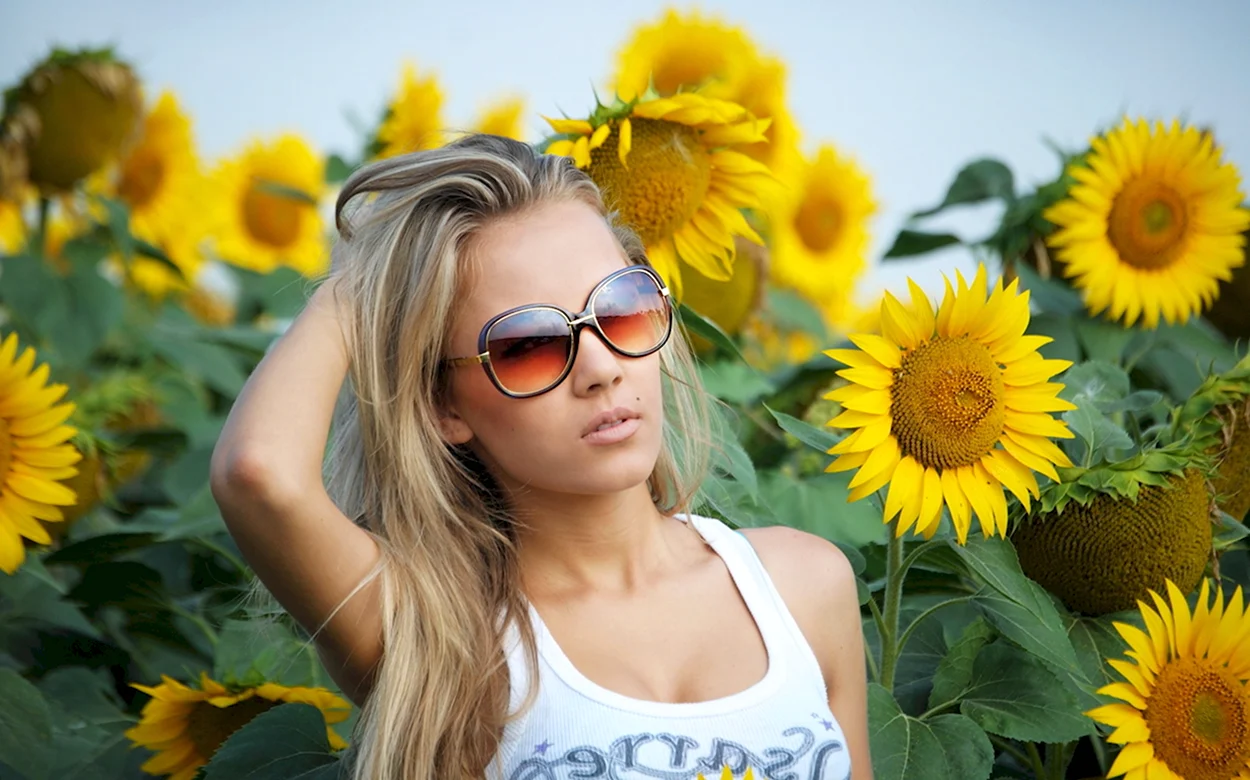 Arina Sunflower модель. Красивая девушка