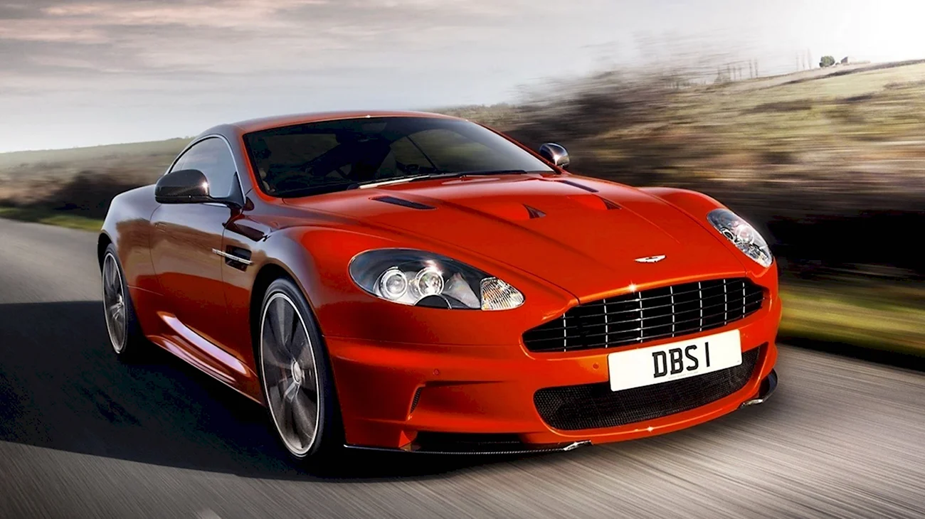 Aston Martin DBS v12 красный. Красивая картинка