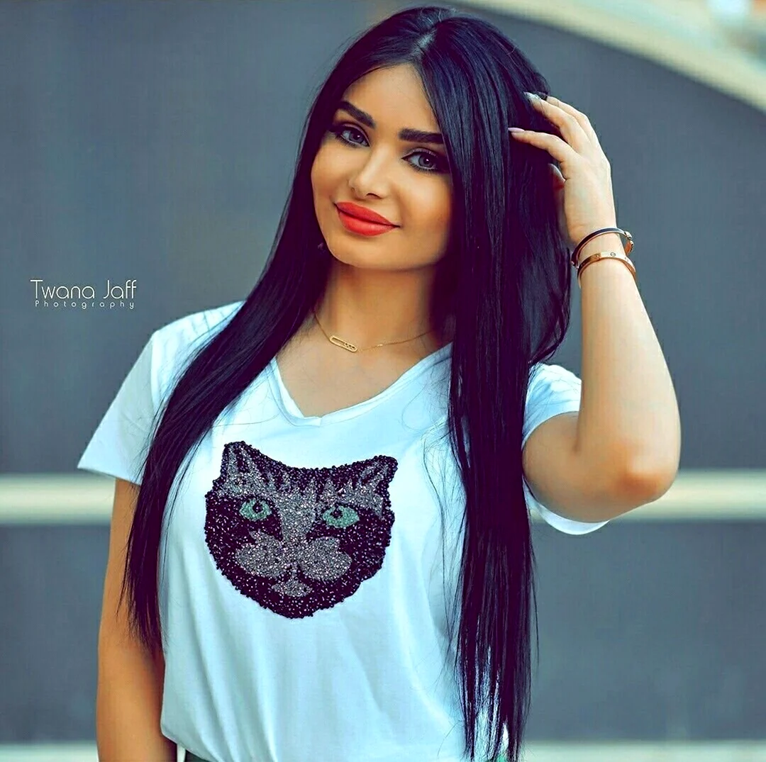 Азербайджанские красивые девочки. Красивая девушка