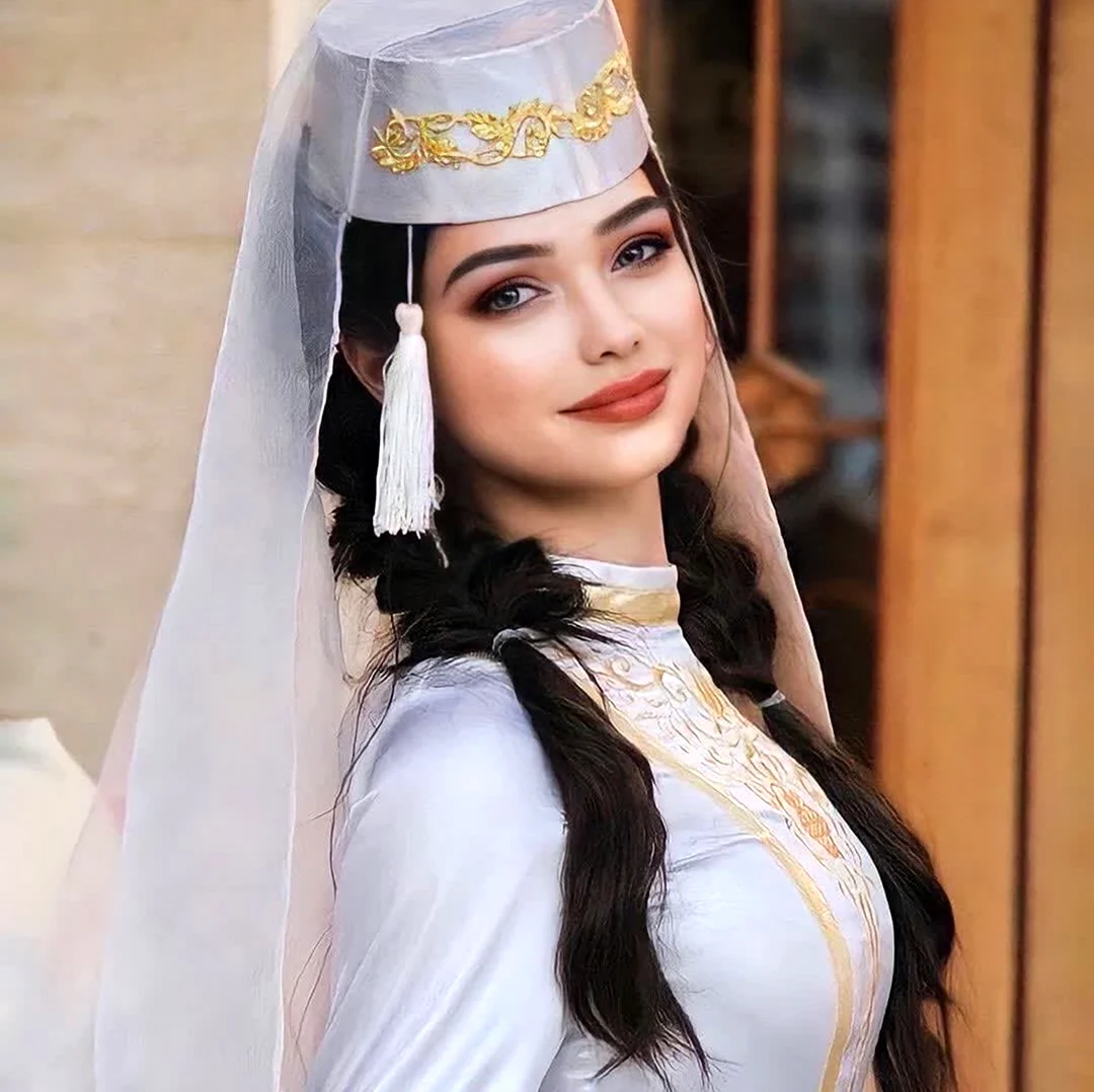 Азиза Крымская татарка. Красивая девушка