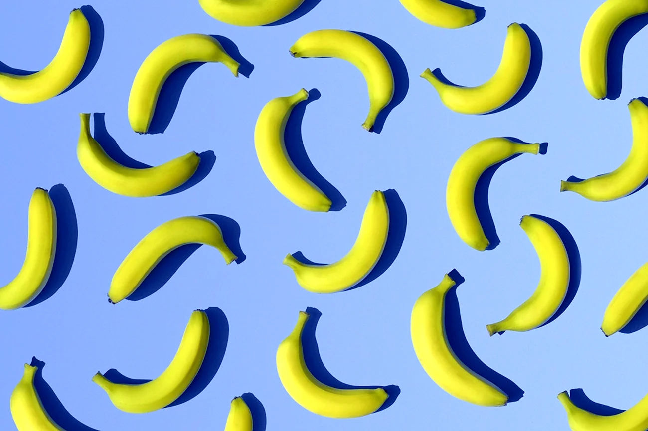 Банан на желтом фоне. Красивая картинка