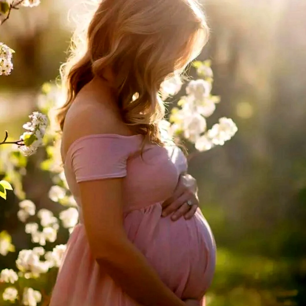 Беременная девушка. Красивая картинка