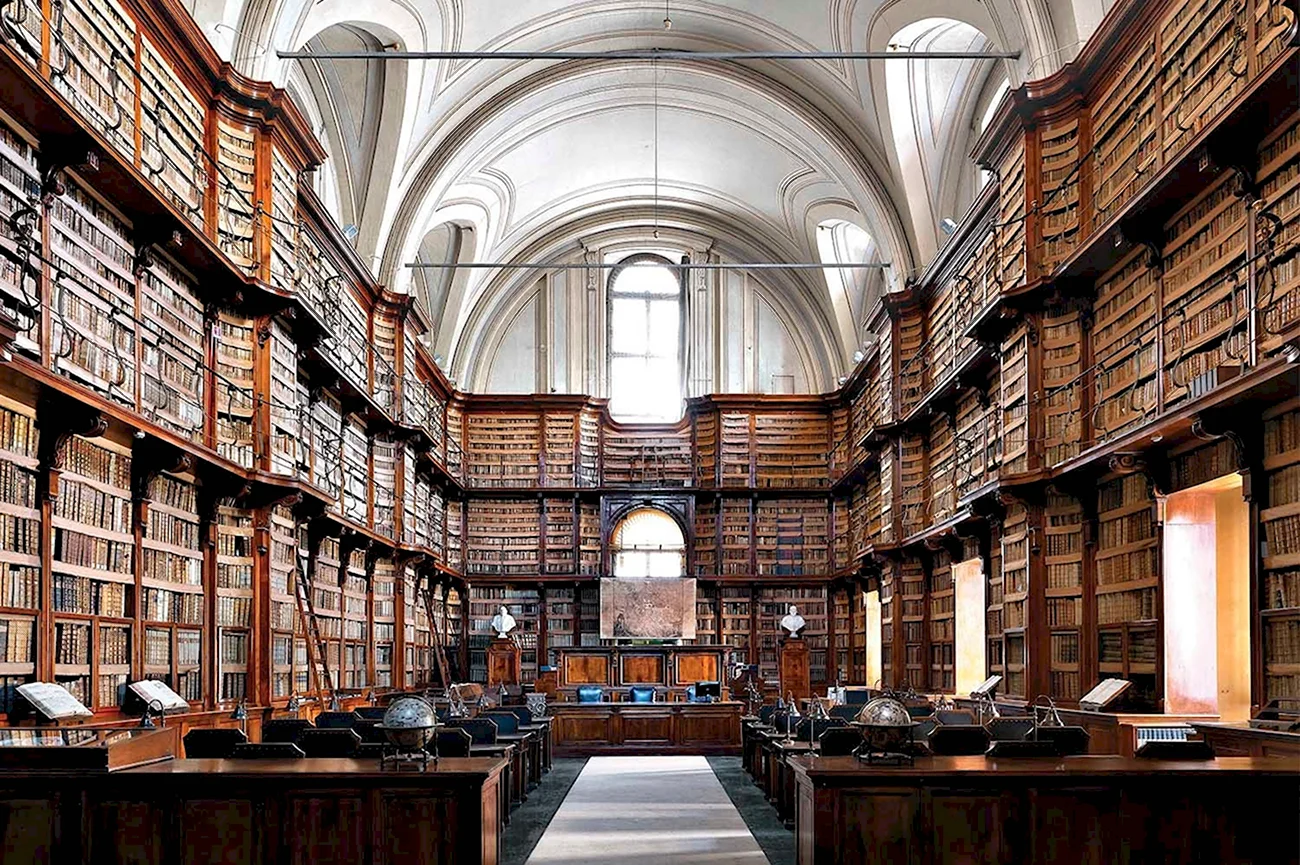 Самые популярные библиотеки. Ангелическая библиотека в Риме. Библиотека Джироламини, Неаполь, Италия. Библиотека Болонского университета.