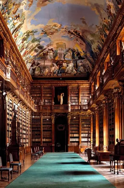 Библиотека Джироламини Неаполь Италия. Красивая картинка