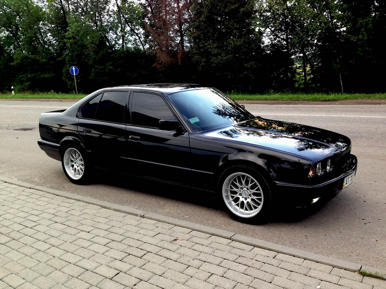 BMW 5 e34 черная. Картинка