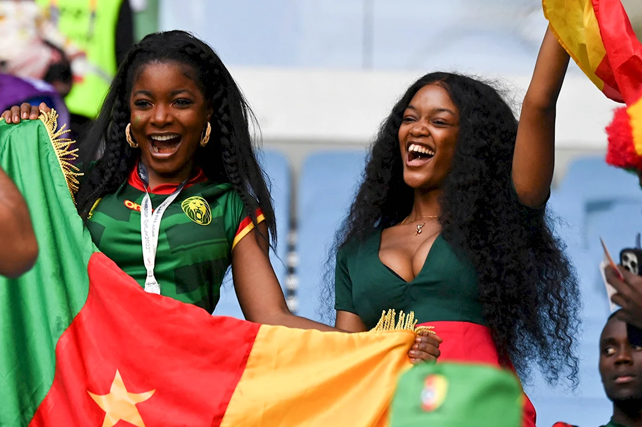 Болельщицы Камеруна 2022. Красивая девушка