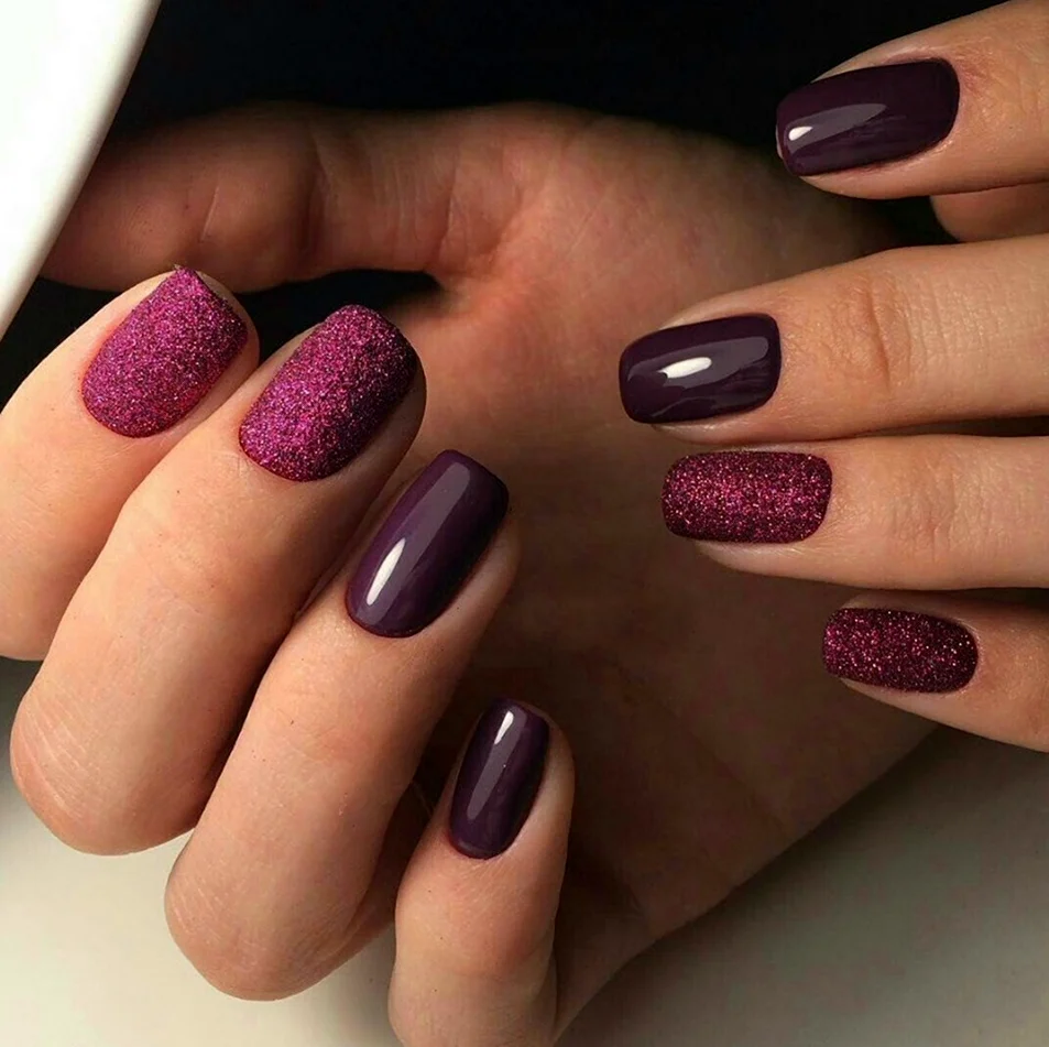 Бордовые фиолетовые ногти. Красивая картинка