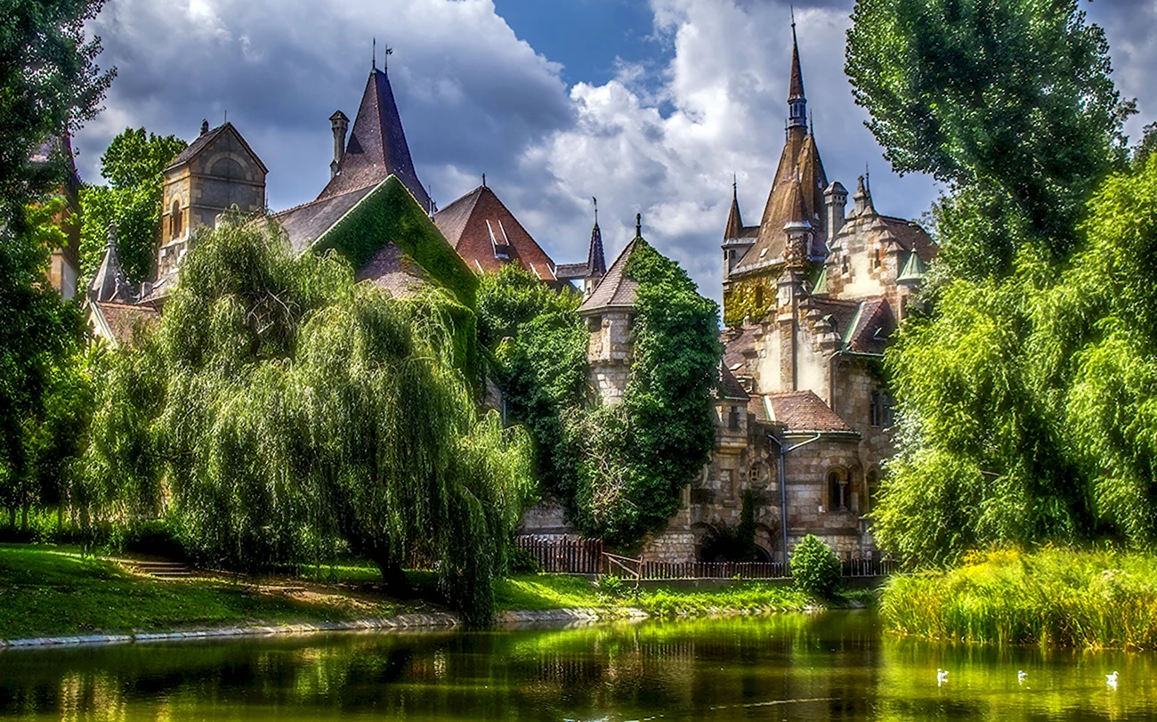 Будапешт Венгрия замки пруд Vajdahunyad Castle. Картинка