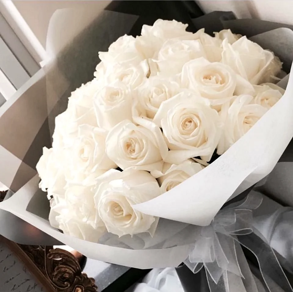 Букет белых роз. Красивая картинка