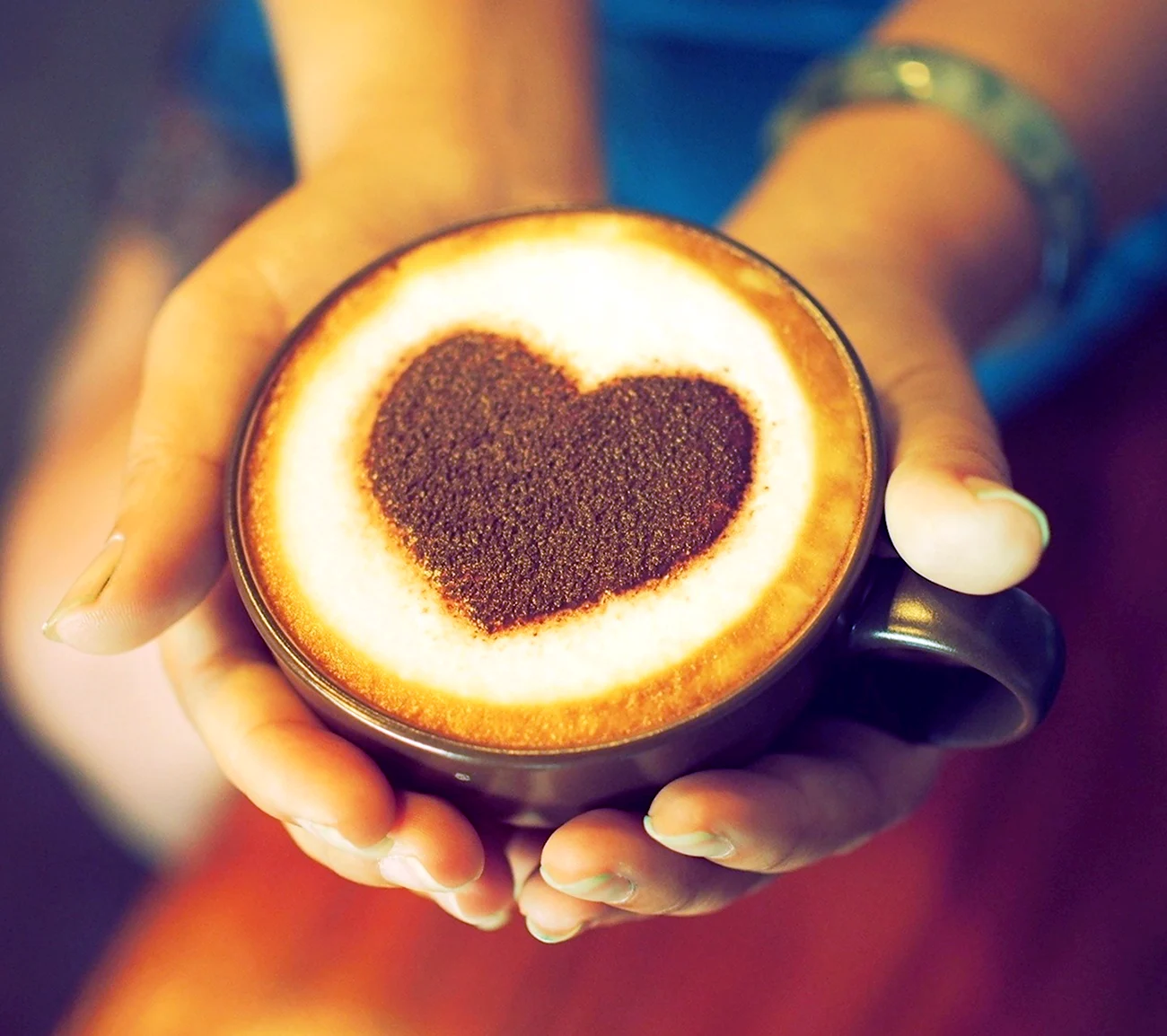 Чашка кофе с сердечком. Красивая картинка