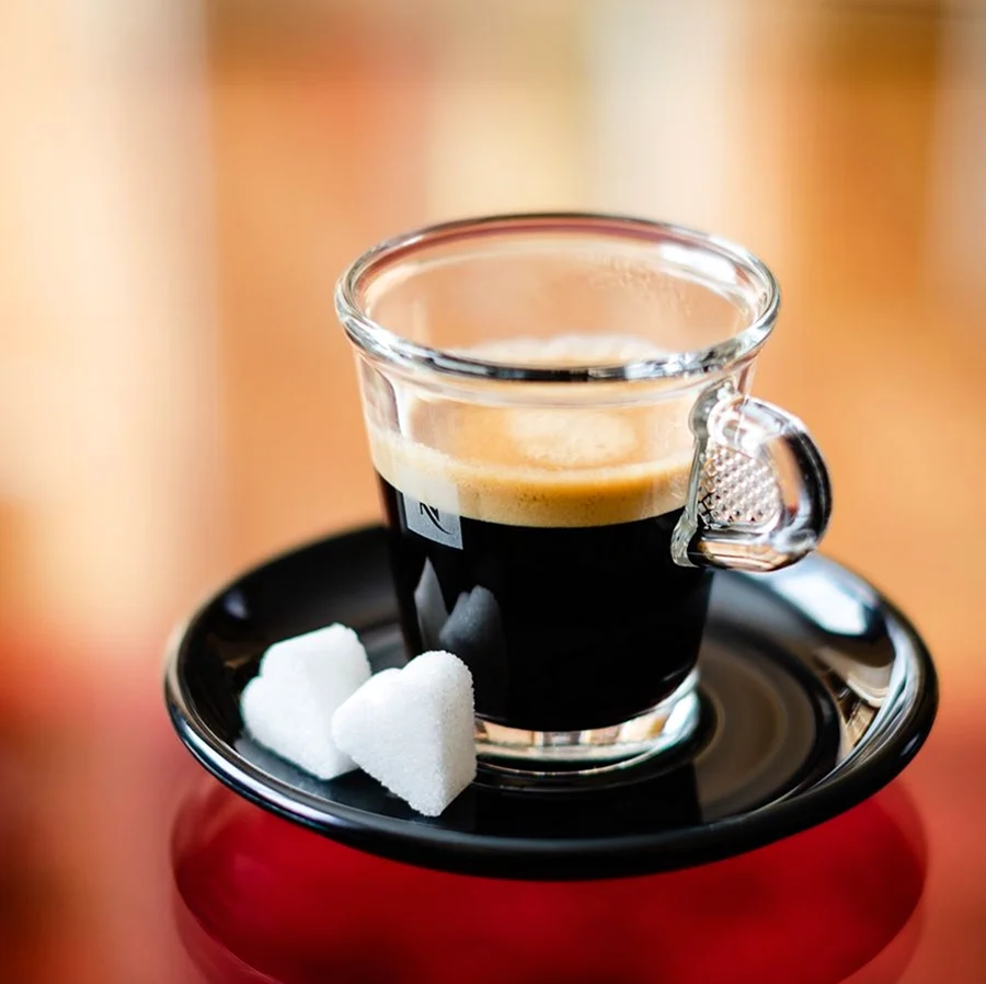 Чашка утреннего кофе для мужчины. Открытка с добрым утром