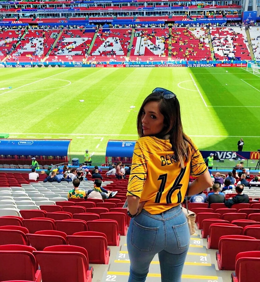 Чемпионат мира по футболу 2018 девушки болельщицы. Красивая девушка