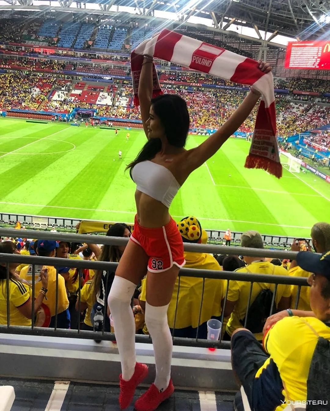 Чемпионат мира по футболу 2018 девушки болельщицы. Красивая девушка