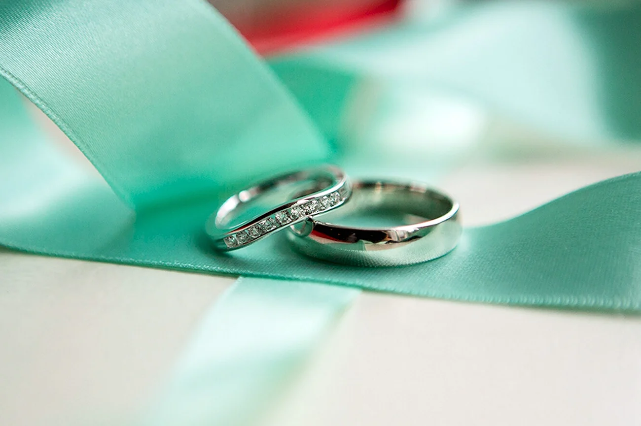 Что подарить мужу на топазовую свадьбу. Поздравление с годовщиной свадьбы