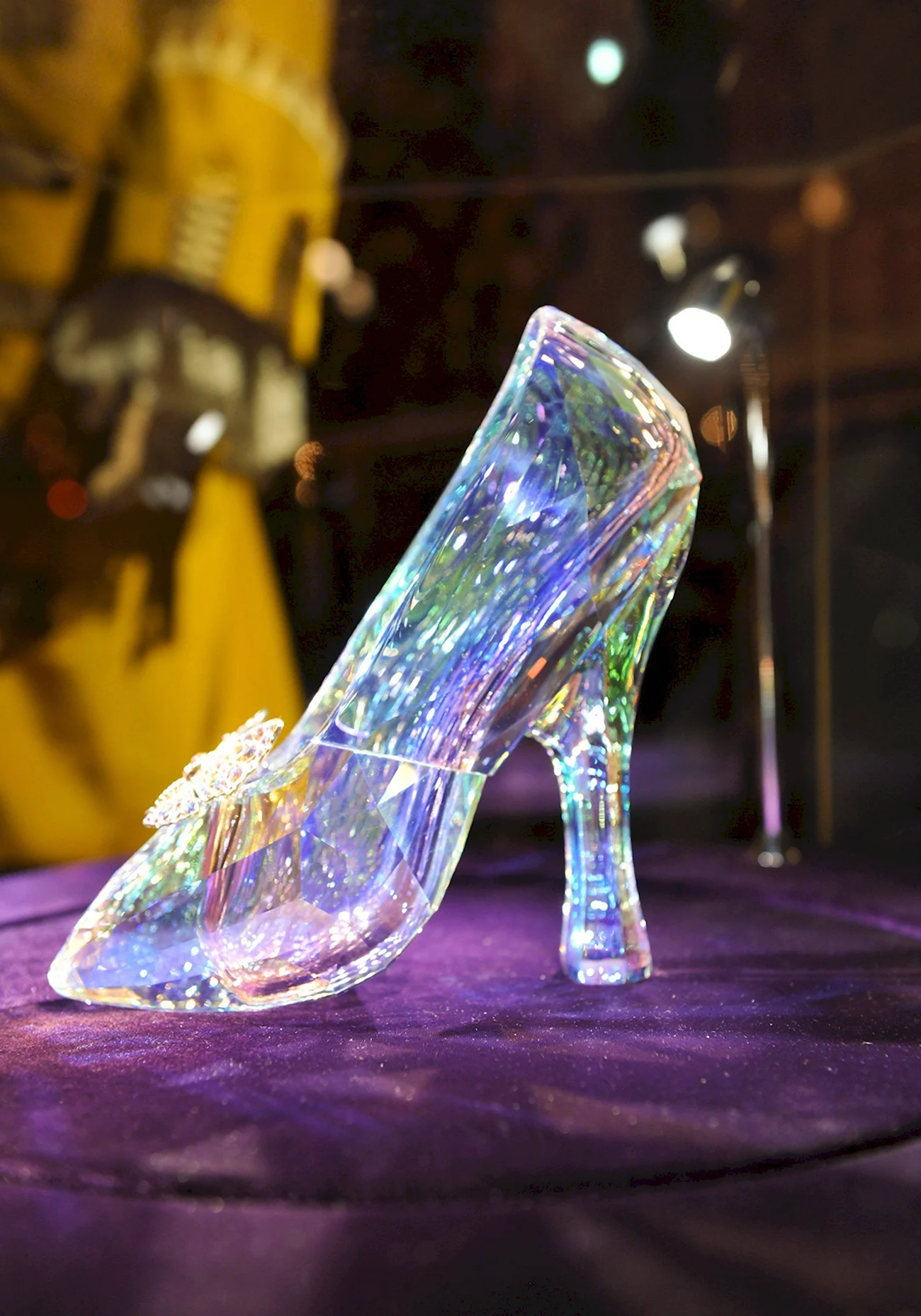 Cinderella 2015 туфельки. Красивая картинка