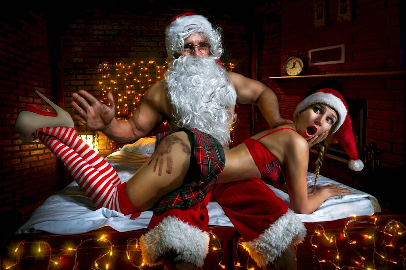 Дед Мороз и Снегурочка секси. Прикольная картинка