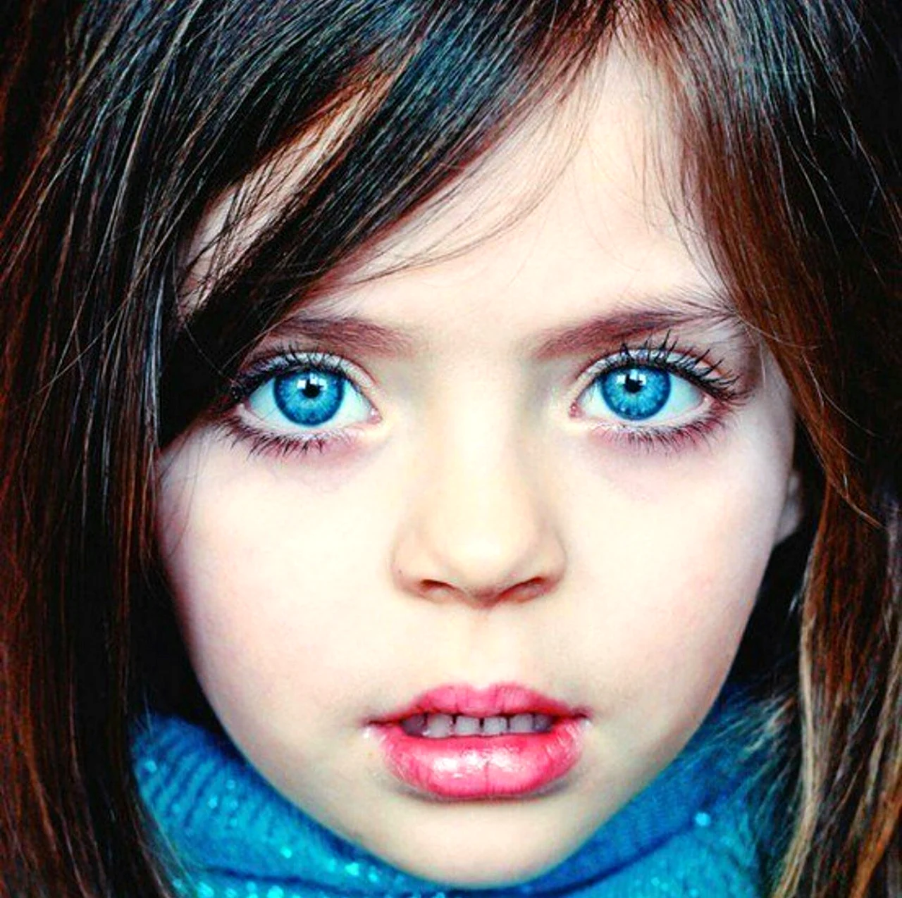 Дети с необычными глазами. Красивая картинка