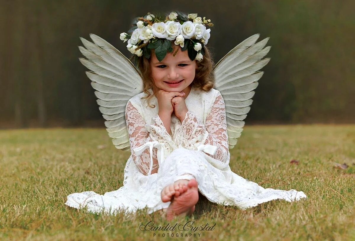 Девочка с крыльями. Красивая картинка