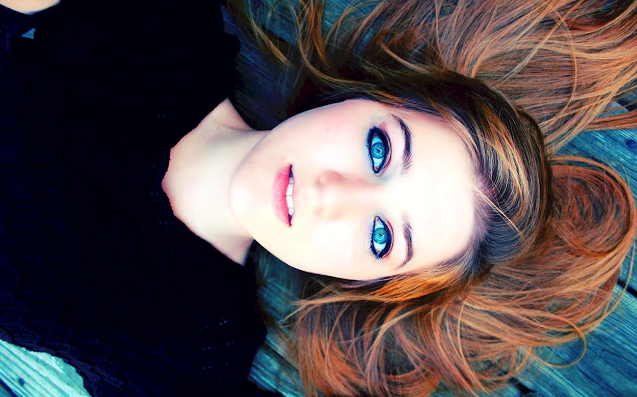 Девушка с голубыми глазами. Красивая девушка
