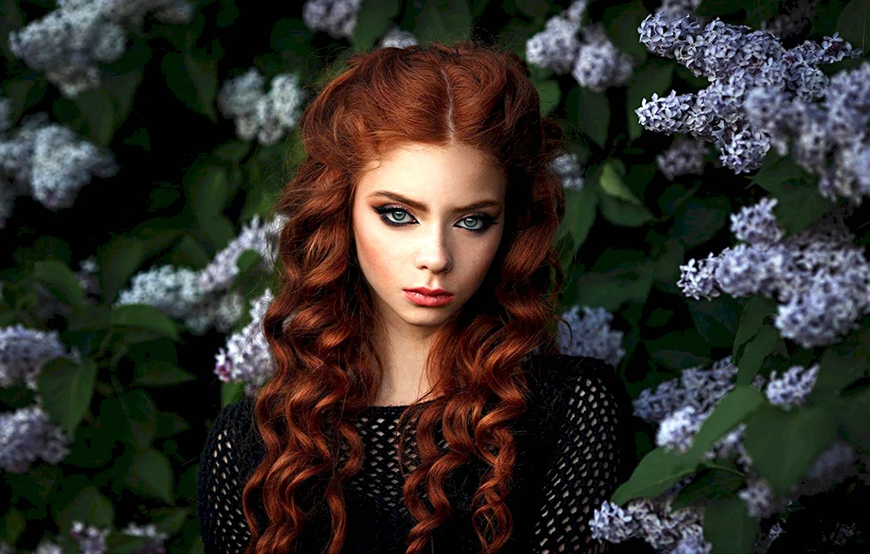 Девушка с рыжими волосами. Красивая девушка