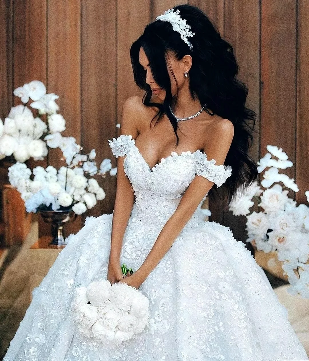 Девушка в свадебном платье. Красивая девушка