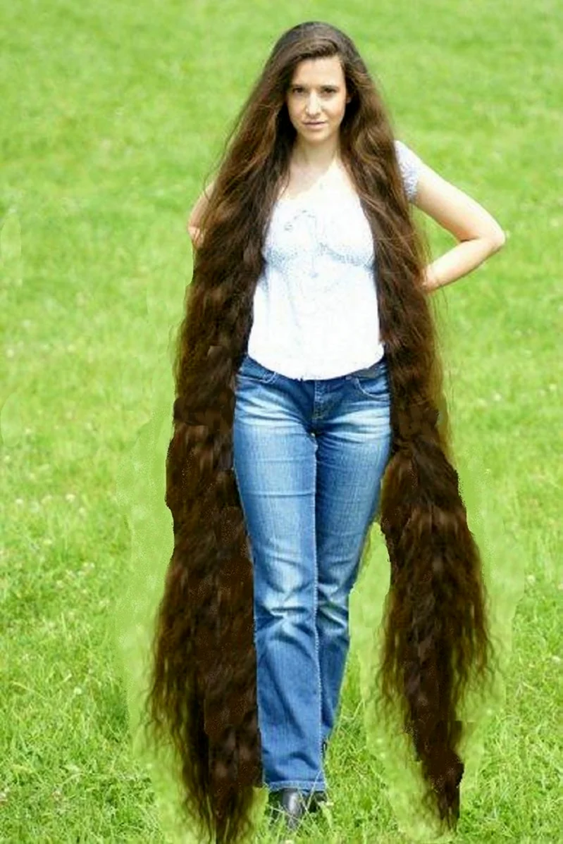 Длинные волосы. Красивая девушка