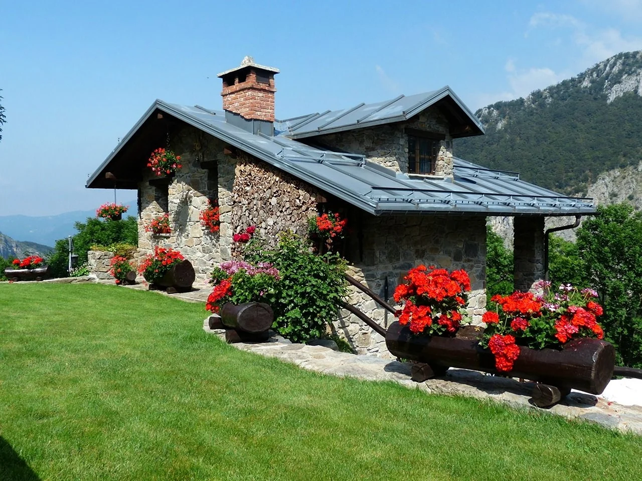 Дом Альберта Хоффмана в Швейцарии. Красивая картинка
