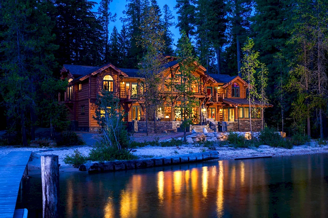 Дом у озера штат Монтана. Красивая картинка