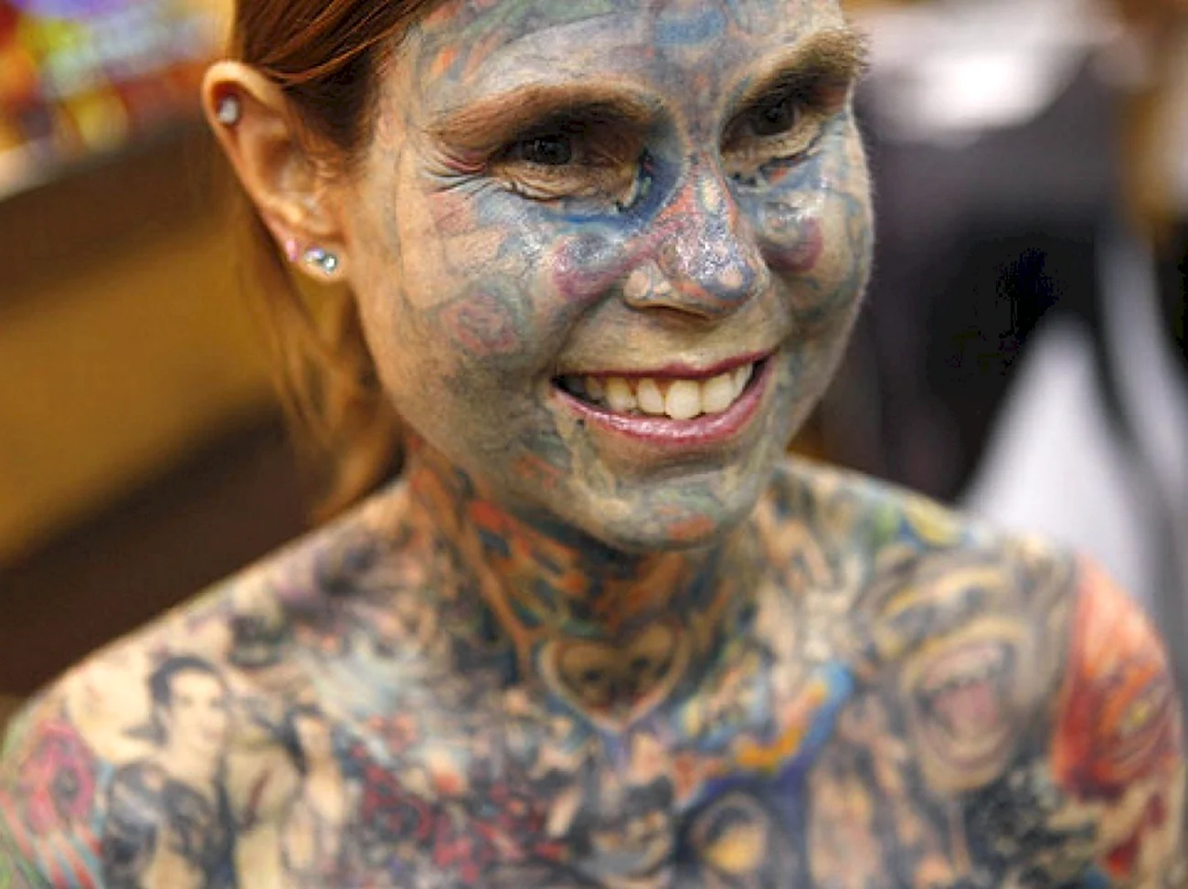 Джулия Гнусе — самая татуированная женщина в мире. Картинка