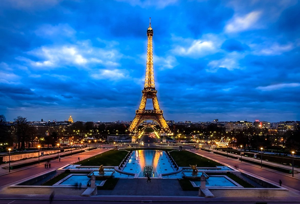 Эйфелева башня в Париже. Картинка