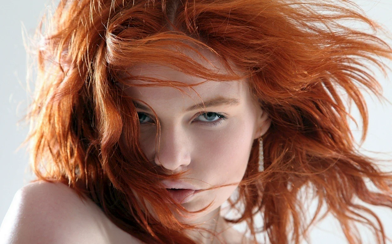 Ева Элфи рыжие волосы. Красивая девушка
