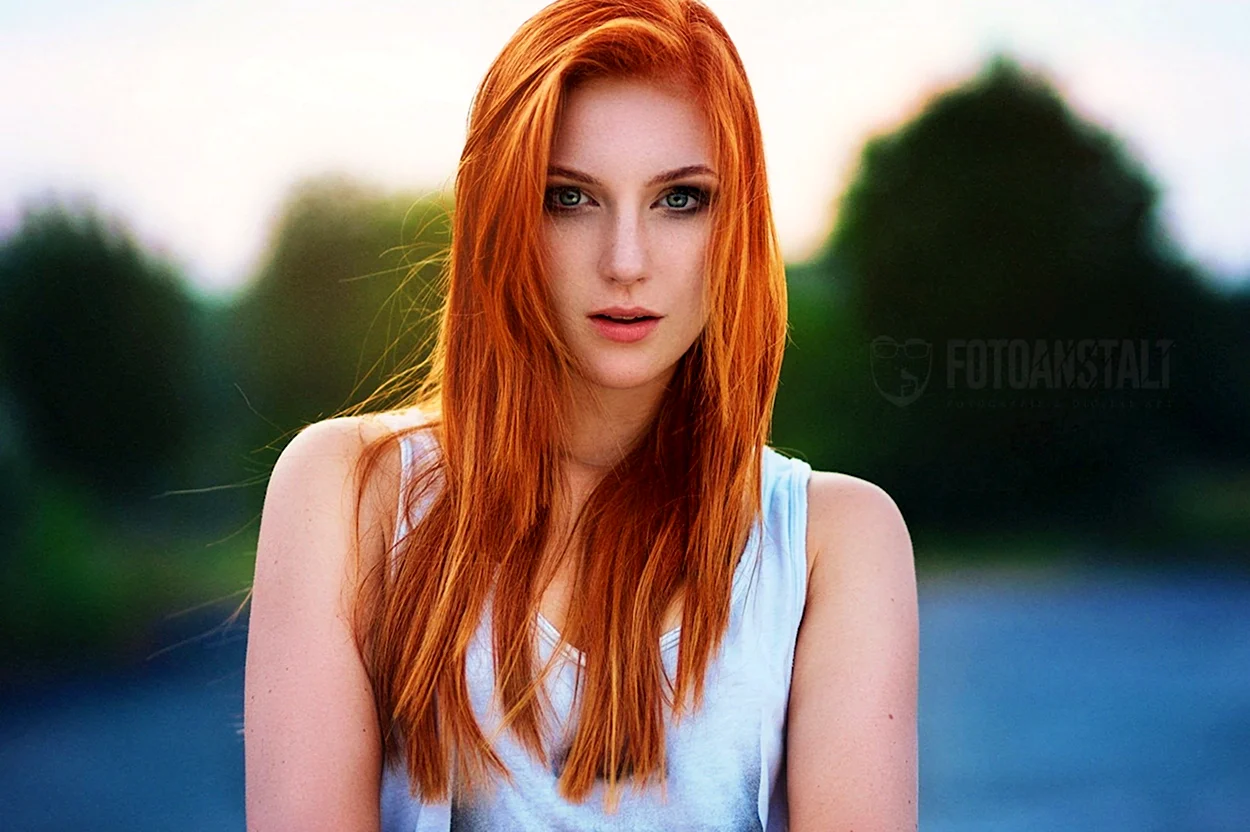 Ева Элфи рыжие волосы. Красивая девушка