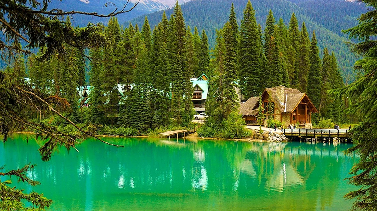 Фахверк Швейцария горы озеро лес. Красивая картинка