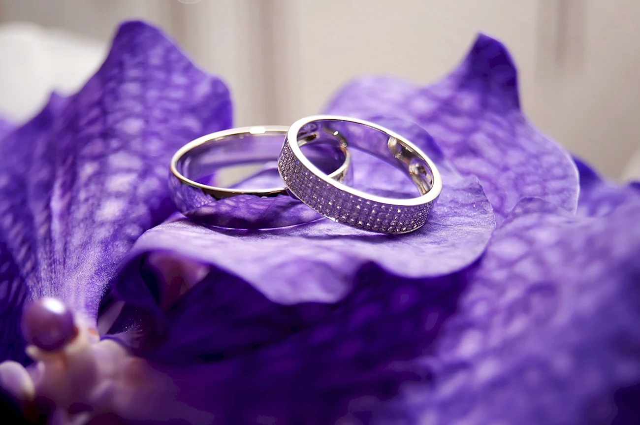 Фиолетовое кольцо. Поздравление с годовщиной свадьбы
