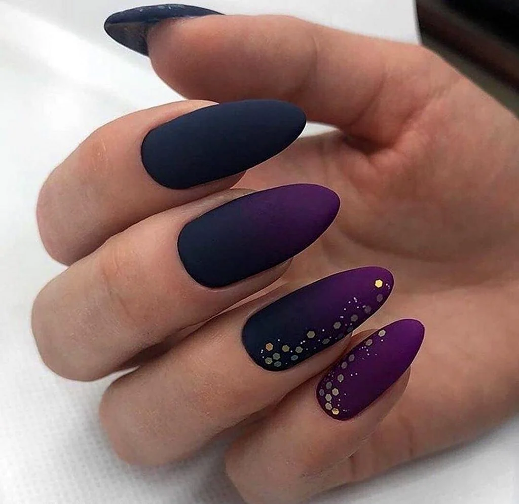 Фиолетовые матовые ногти. Красивая картинка