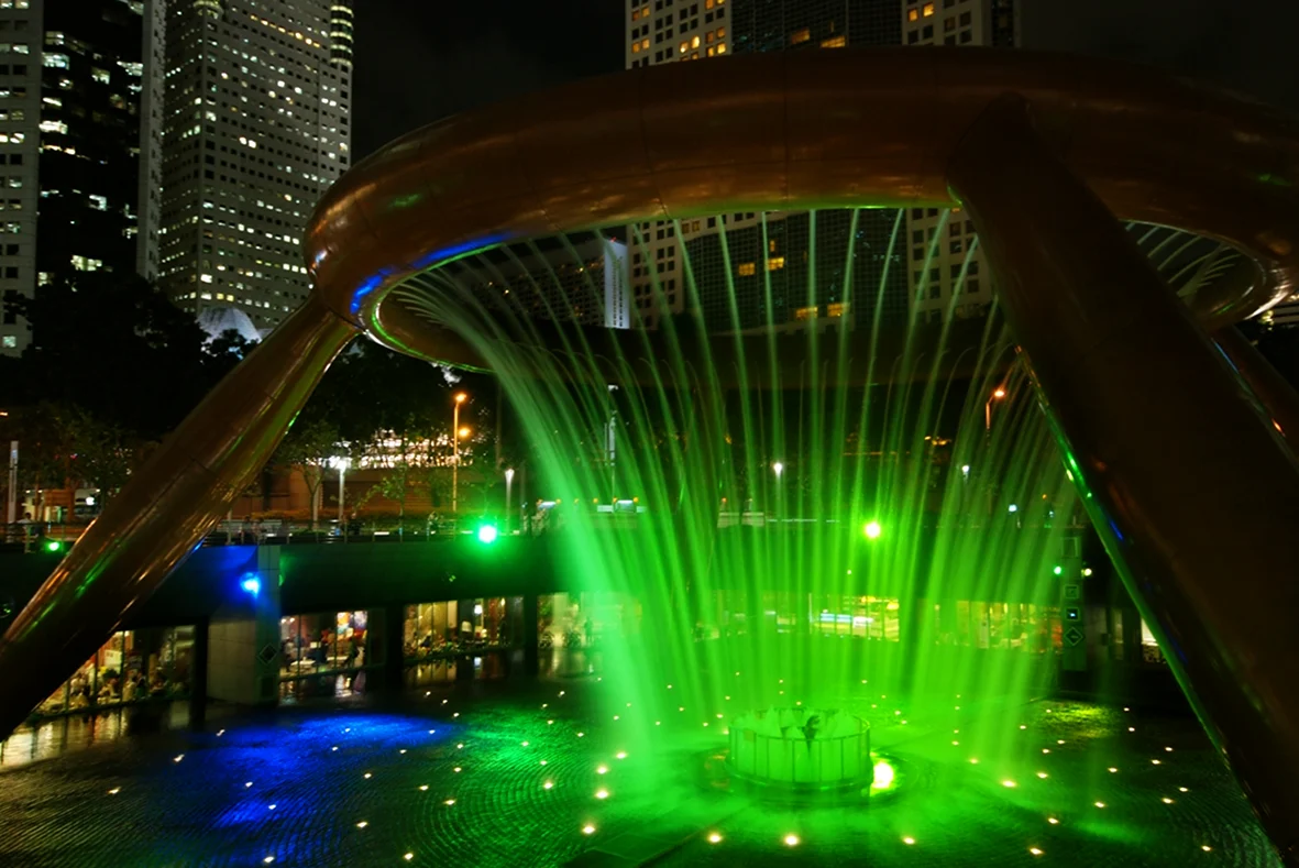 Фонтан богатства Сантек-Сити Сингапур. Красивая картинка