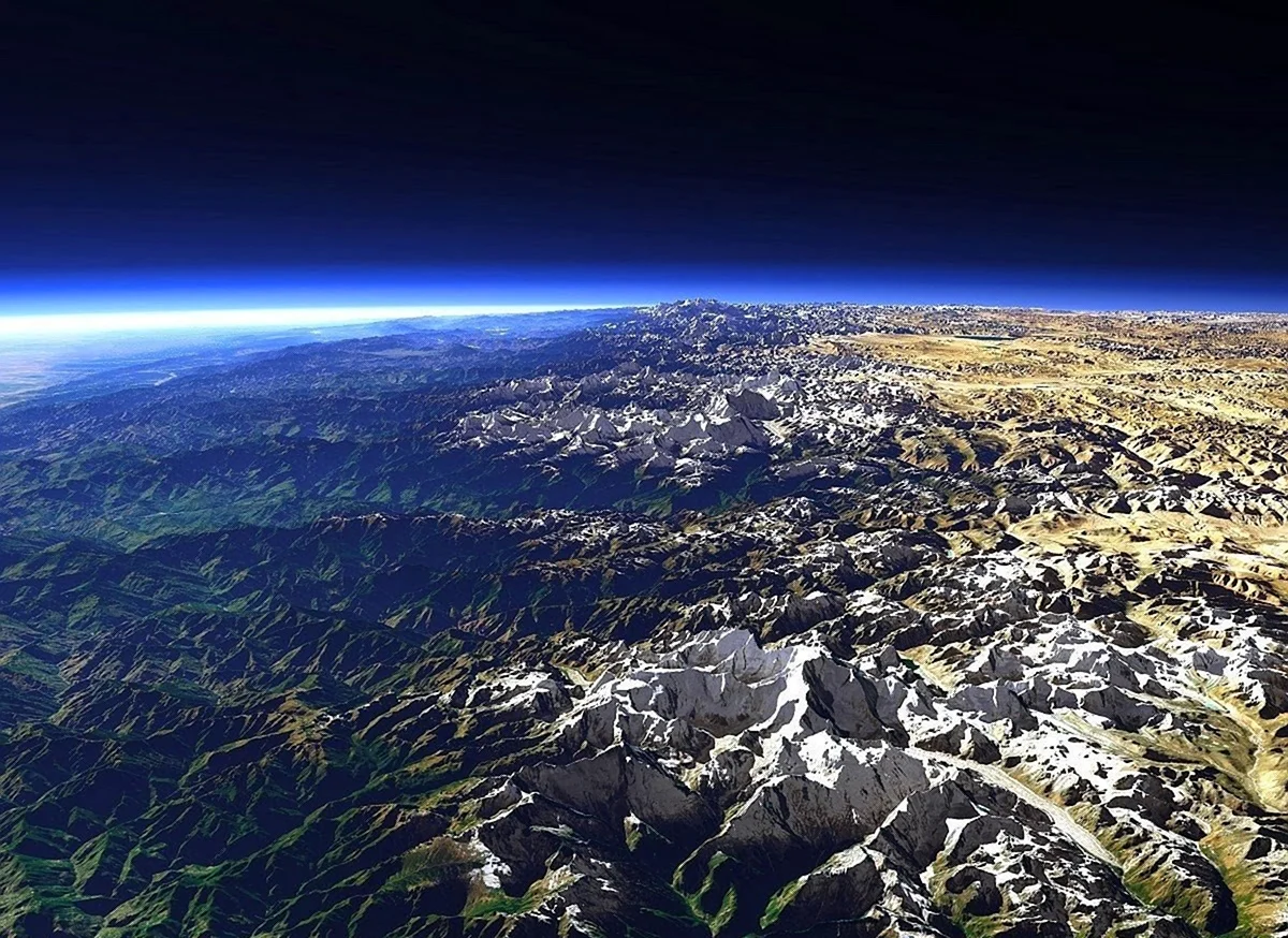 Гималаи Эверест из космоса. Картинка