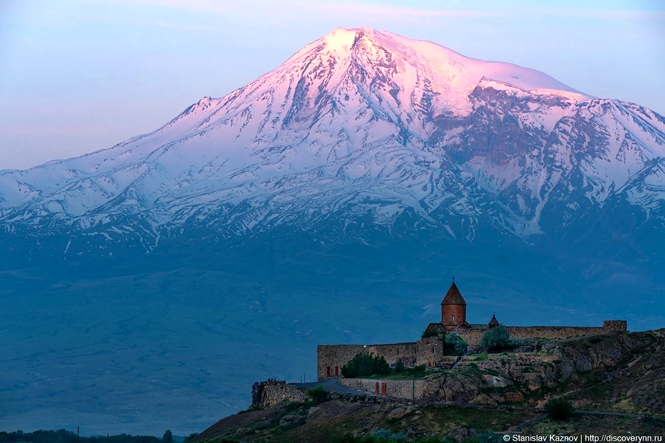 Гора Арарат монастырь хор Вирап. Красивая картинка