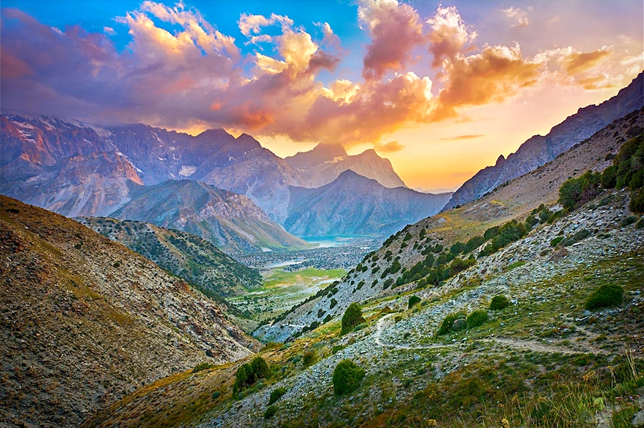 Горы Памир Восход. Красивая картинка