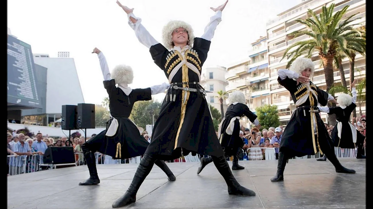 Грузинские танцы. Поздравление