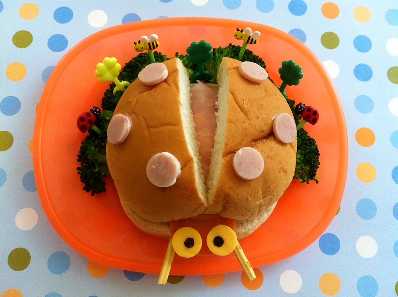 Интересные бутерброды для детей. Картинка