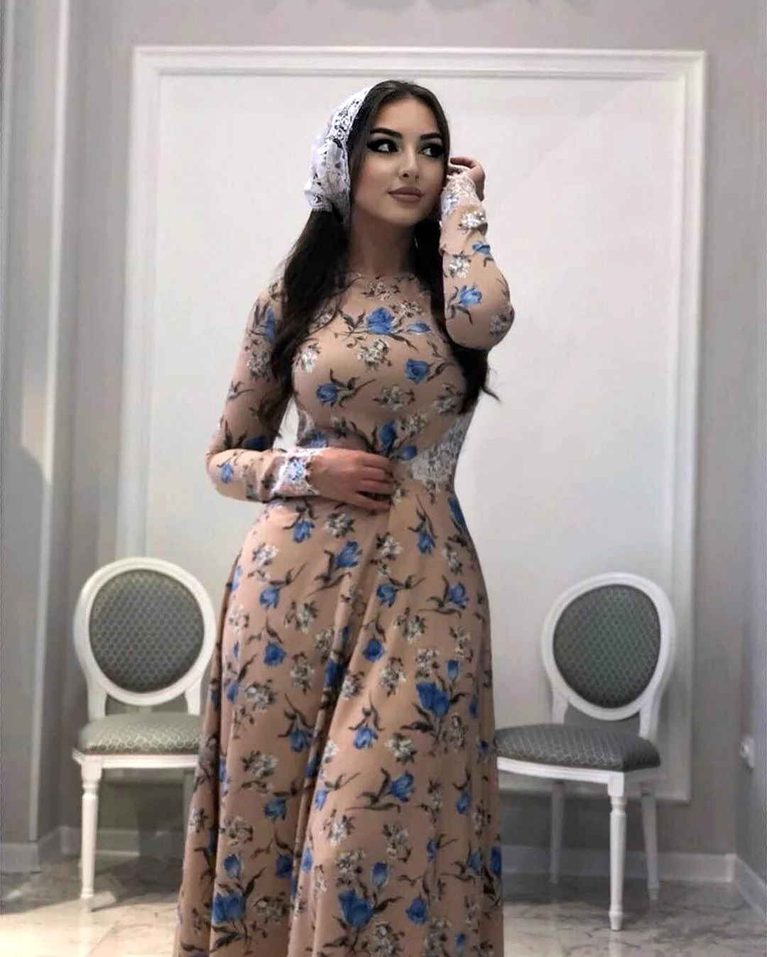 Иранские красавицы в платье.. Красивая девушка