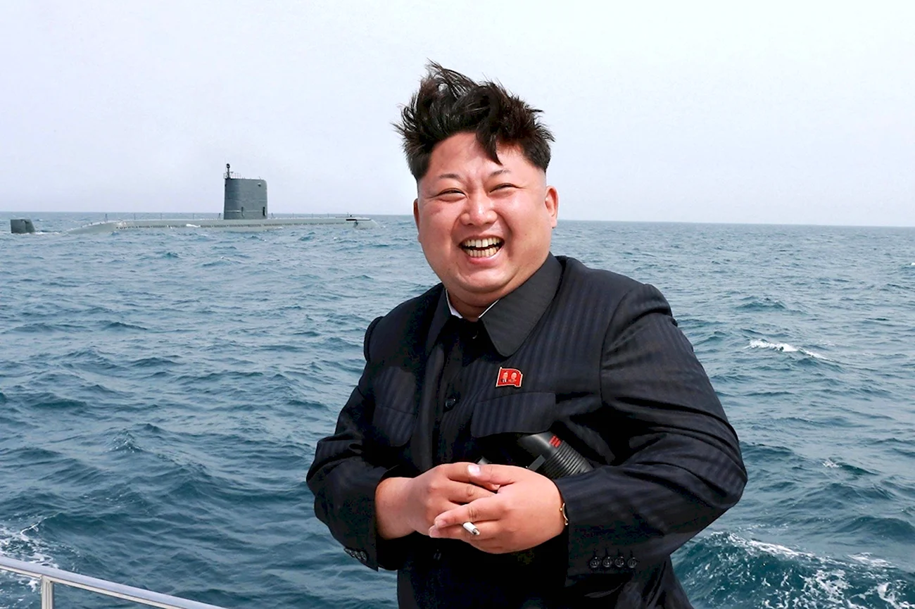 Ким Чен Ын смеется. Прикольная картинка