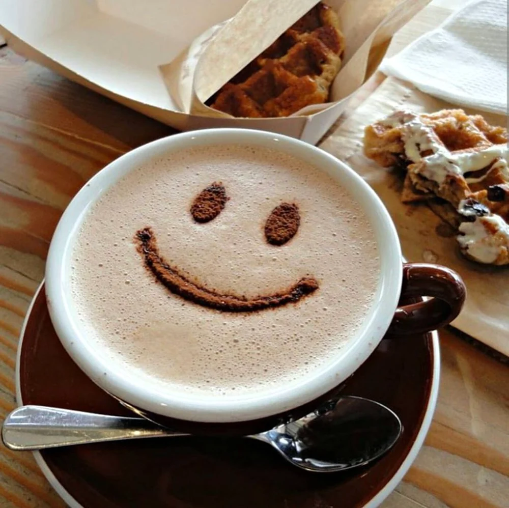 Кофе с улыбкой. Открытка с добрым утром