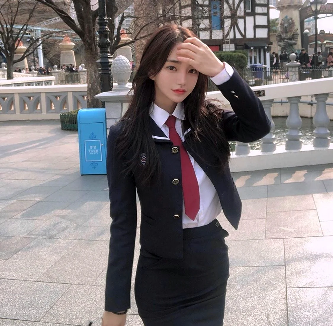 Кореянки в школьной форме. Красивая девушка
